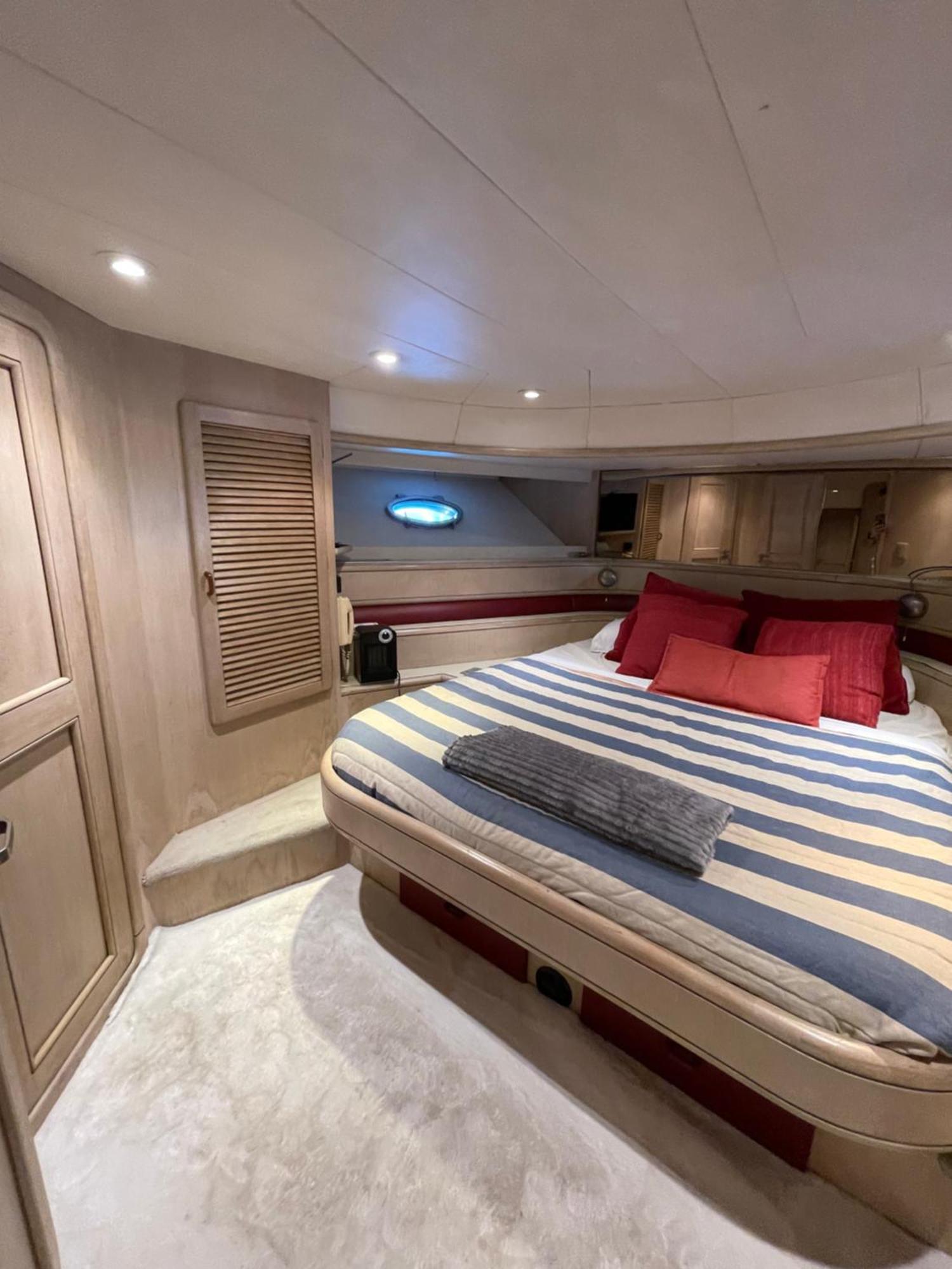 Yate Stv Bateau-hôtel *